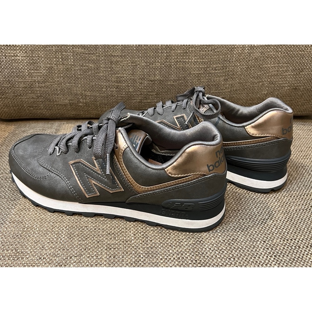 Like new. Ladies New Balance 574 shoes.